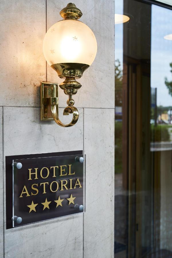 Hotel Astoria Biella Buitenkant foto